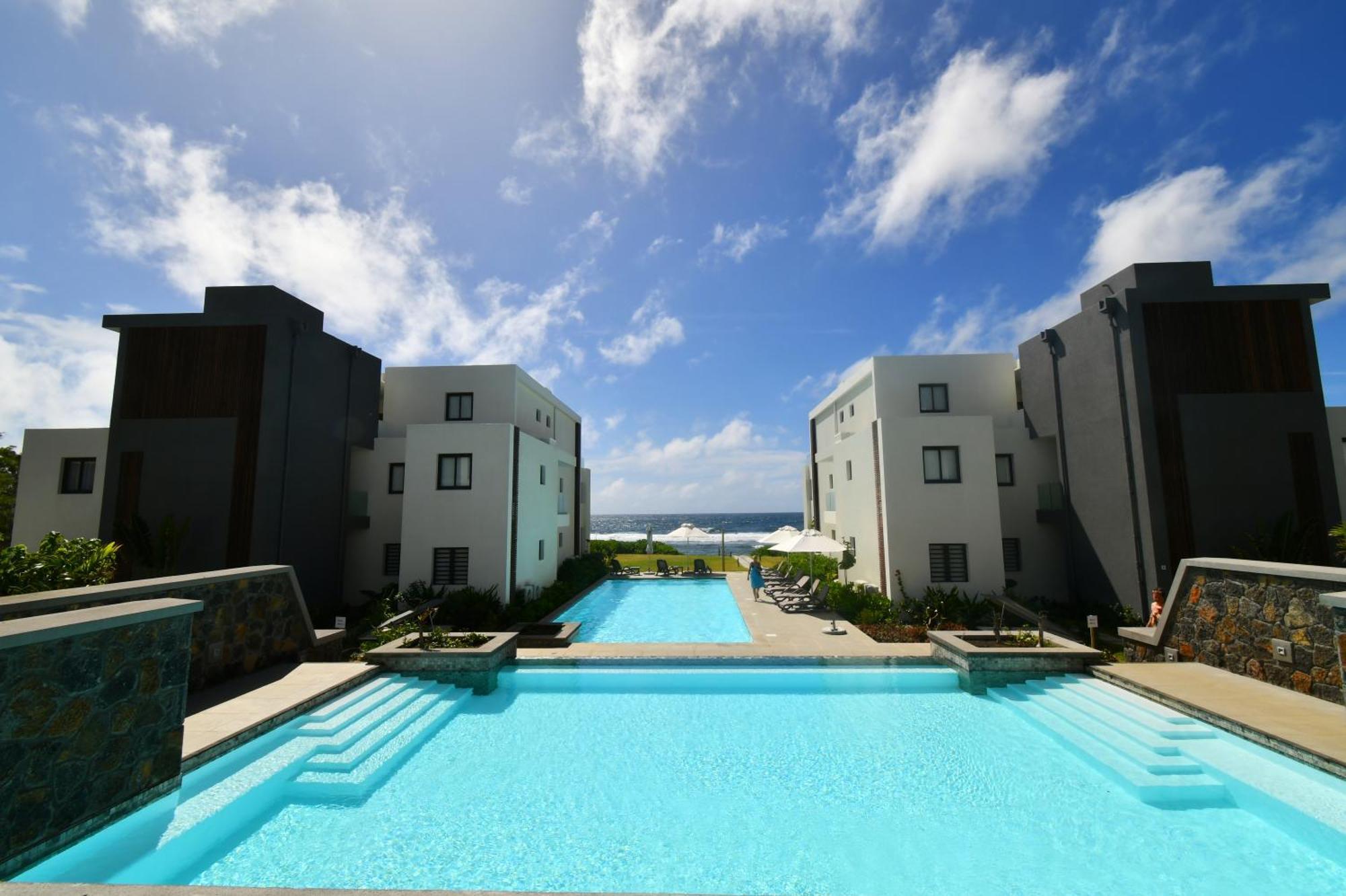 White&Blue Beachfront Luxury Poste Lafayette Екстер'єр фото